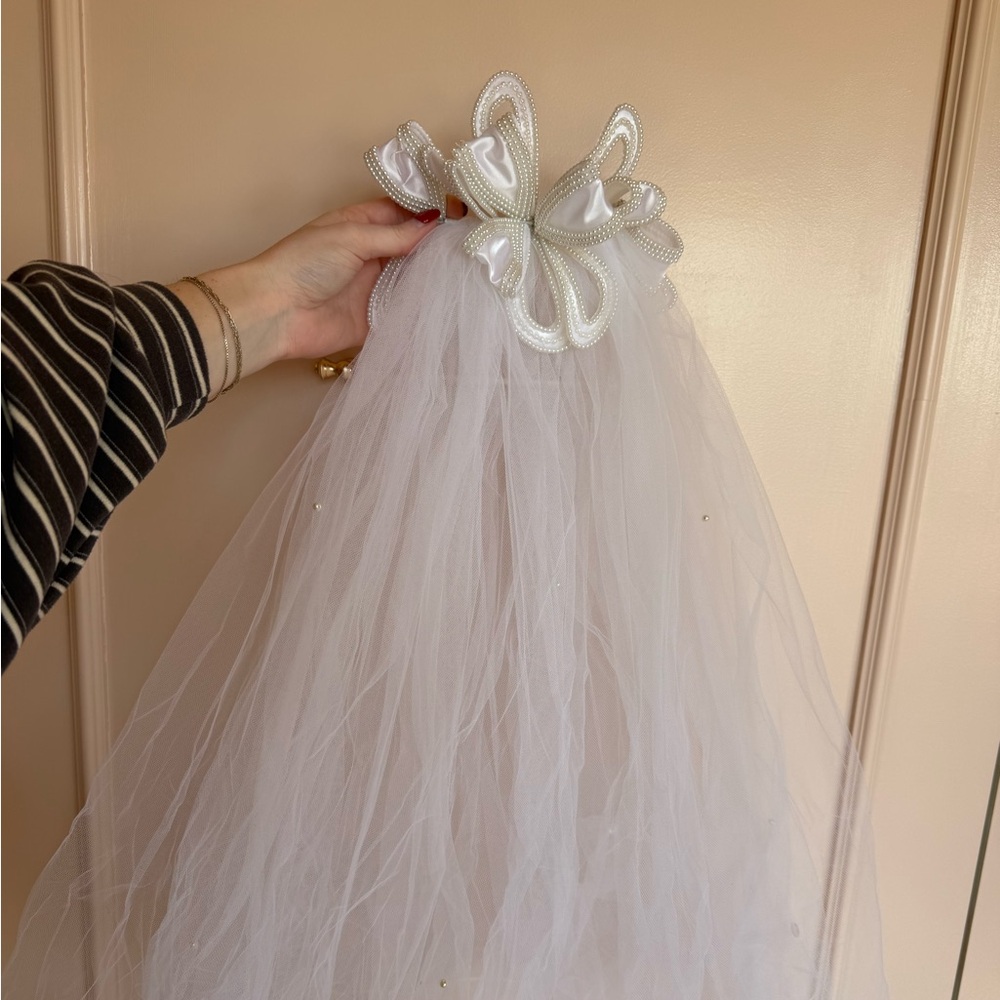 Vintage pearl beaded veil